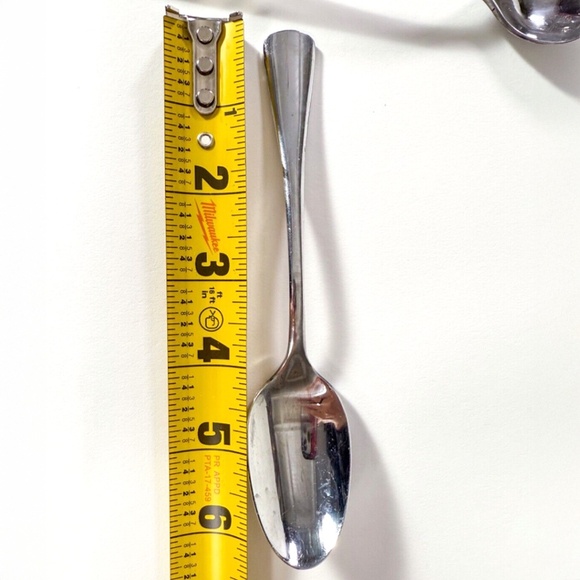 (8) Oneida Spoons – 4 Teaspoons & 4 Dessert Tablespoons – Good/Fair Condition 🍽 - Picture 3 of 6